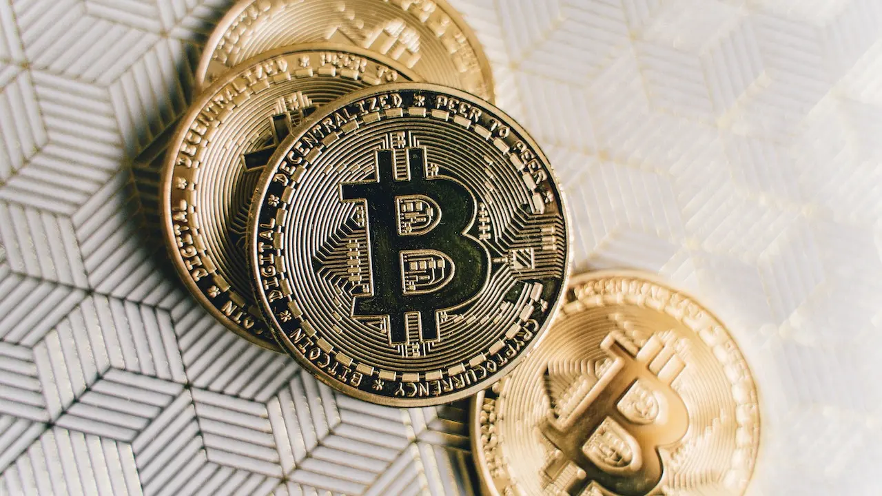 Bitcoin surpasses $70,000, a record in one week - InvestinElSalvador